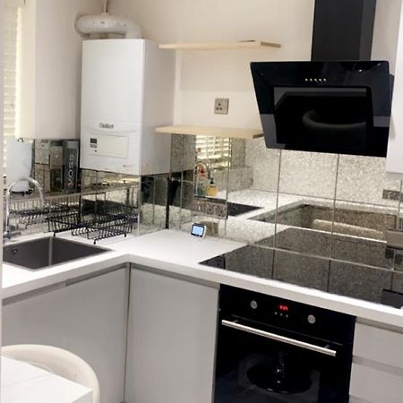 Luxurious High Spec 1 Bedroom Apartment In London 埃尔特姆 外观 照片