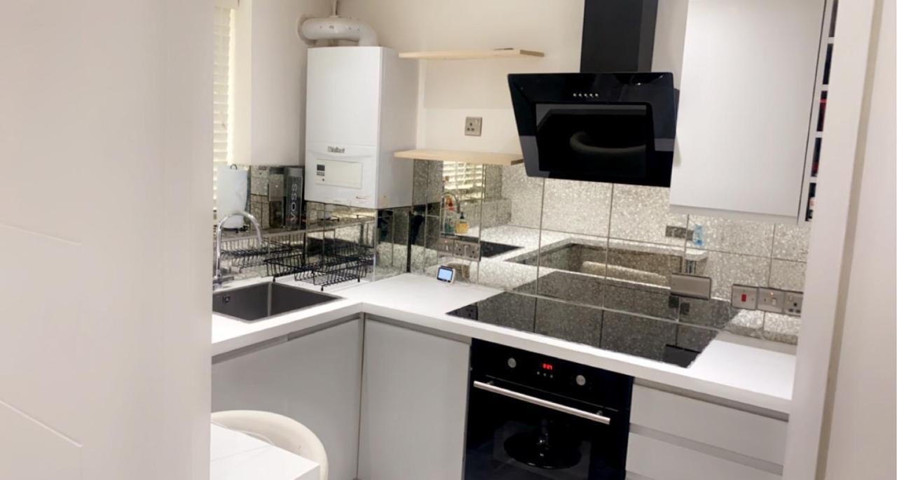 Luxurious High Spec 1 Bedroom Apartment In London 埃尔特姆 外观 照片