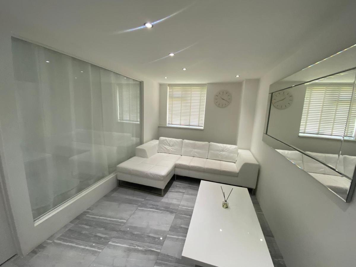 Luxurious High Spec 1 Bedroom Apartment In London 埃尔特姆 外观 照片
