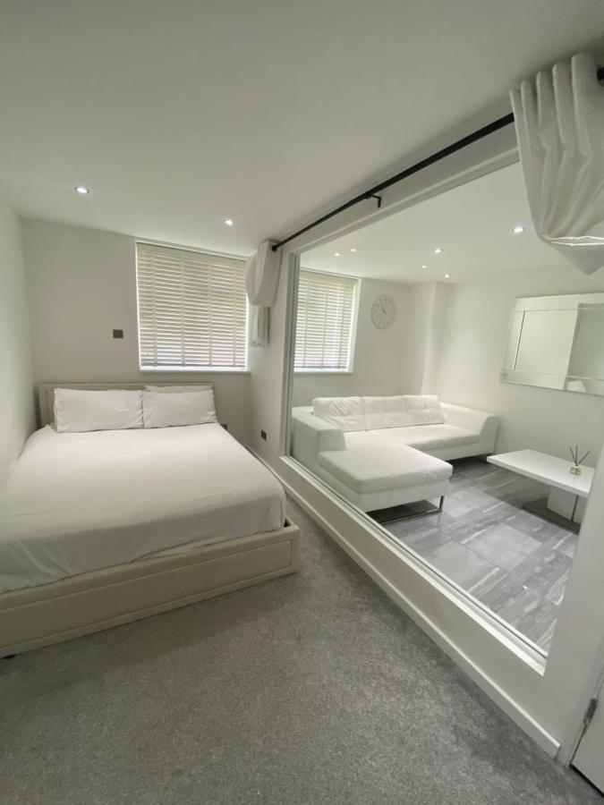 Luxurious High Spec 1 Bedroom Apartment In London 埃尔特姆 外观 照片
